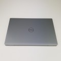 Laptop Dell Latitude 5520 – widok z przodu rozłożony ekran i blok klawiszy