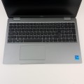 Laptop Dell Latitude 5520 – klawiatura laptopa z osobnym blokiem cyfr