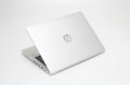 HP ProBook 445 G6 – ujęcie z lewej strony z portami USB i wentylacją
