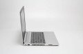 HP ProBook 440 G6 – ujęcie z tyłu, z mocowaniem ekranu i naklejka znamionowa