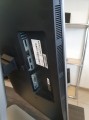 Monitor Dell – prawa krawędź monitora i podstawa monitora