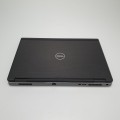 Dell Precision 7740 – po prawej stronie ze złączami USB do podłączenia akcesoriów