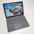 Laptop Microsoft Surface 3 1867 – ujęcie z przodu otwarty wyświetlacz i palmrest