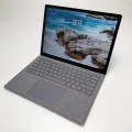 Laptop Microsoft Surface 3 1867 – ujęcie z lewej strony ze złączami i wejściem zasilania