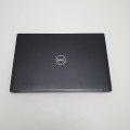 Laptop Dell Latitude 7490 – lewa strona obudowy ze złączami i otworami wentylacji
