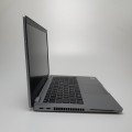 Laptop Dell Latitude 5420 – ujęcie z tyłu, z mocowaniem ekranu z kratką wentylacji