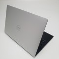 Dell XPS 13 9380 – prawy bok obudowy z portami i złączem zasilacza