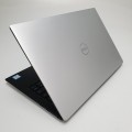 Dell XPS 13 9380 – część tylna obudowy, z mechanizmem zawiasów i tylna krawędź obudowy