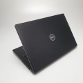 Laptop Dell Latitude 5400 – lewa strona laptopa z gniazdami i czytnikiem kart pamięci
