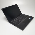 Laptop Dell Latitude 5400 – zamknięty laptop, górna część obudowy z teksturą obudowy