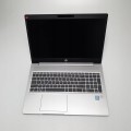 HP ProBook 450 G7 – zamknięta klapa, obudowa od góry z logo producenta