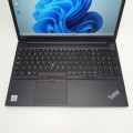 Lenovo ThinkPad E15 1Gen – spód laptopa ze śrubami montażowymi