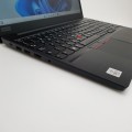 Laptop Lenovo ThinkPad E15 1Gen – spód laptopa z głośnikami i wentylacją