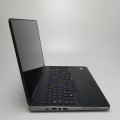 Laptop Dell Precision 7520 – tylna część obudowy, z mocowaniem ekranu i tylna krawędź obudowy