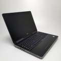 Dell Precision 7520 – po złożeniu, górna część obudowy z logo producenta