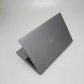Dell Latitude 5510 – prawa strona laptopa z gniazdami i wentylacją boczną