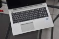Laptop HP EliteBook 850 G6 – tylna krawędź, z tylnymi zawiasami i logo producenta
