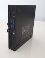 Dell 7060 – prawy bok komputera z otworami montażowymi