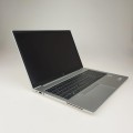 Laptop HP EliteBook 850 G8 – po złożeniu, pokrywa górna obudowy z logo producenta