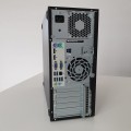 HP 800 G2 – od tyłu z portami i zasilaczem