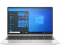 Laptop HP ProBook 450 G8 – przód laptopa z otwartą klapą matrycy wyświetlacz i klawisze