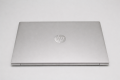Laptop HP ProBook 450 G8 – prawa strona obudowy z portami USB do podłączenia akcesoriów