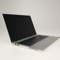 Laptop HP EliteBook 840 G8 – po złożeniu, obudowa od góry z logo producenta