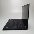 Laptop Lenovo ThinkPad T590 – prawy bok z portami i wentylacją boczną