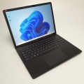 Laptop Microsoft Surface 3 1868 – ujęcie z lewej strony z dostępem do portów i wejściem zasilania