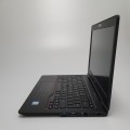 Laptop Fujitsu LifeBook U729 – po prawej stronie z portami i portem RJ-45