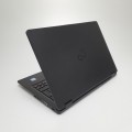 Fujitsu LifeBook U728 – lewa krawędź obudowy z gniazdami USB i wentylacją