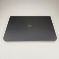 Laptop HP ZBook 17 G6 – od przodu otwarty ekran i klawisze funkcyjne