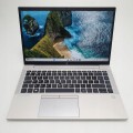 HP EliteBook 840 G8 – ujęcie z tyłu, z otworami wentylacji i tylna część laptopa