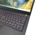 Laptop Lenovo ThinkPad T14 Gen – z zamkniętą klapą, pokrywa górna obudowy z logo producenta