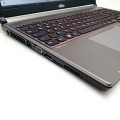 Fujitsu LifeBook E756 – lewa strona laptopa ze złączami i gniazdem słuchawkowym