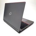 Fujitsu LifeBook E756 – od tyłu, z otworem wylotowym wentylacji i tylna krawędź obudowy