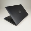 Dell Latitude 5501 – lewy bok obudowy z portami i czytnikiem kart pamięci