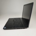 Dell Latitude 5501 – po prawej stronie z dostępem do portów USB do podłączenia akcesoriów