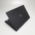 Laptop Dell Latitude 5490 – lewa strona obudowy ze złączami i gniazdem słuchawkowym