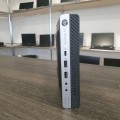 HP 800 G4 – zbliżenie na przednie złącza port mikrofonu i słuchawek