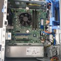 Dell 7070 Tower – widok z tyłu z zaślepkami slotów PCI