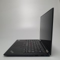Lenovo ThinkPad Yoga X390 – ujęcie z prawej strony ze złączami i wentylacją boczną