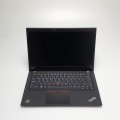Laptop Lenovo ThinkPad T495 – podstawa laptopa z kratkami wentylacji