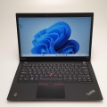 Lenovo ThinkPad T495 – klawiatura laptopa z białymi opisami klawiszy