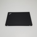 Lenovo ThinkPad T14 Gen2 – widok z przodu z otwartą klapą matrycy wyświetlacz i palmrest