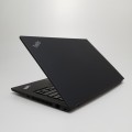Laptop Lenovo ThinkPad T14 Gen2 – lewa strona laptopa z dostępem do portów USB i wentylacją