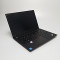 Lenovo ThinkPad T14 Gen2 – tylna część obudowy, z tylnymi zawiasami i logo producenta
