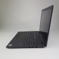 Dell Latitude 3510 – lewa strona laptopa z dostępem do portów i czytnikiem kart pamięci