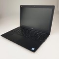 Dell Latitude 3500 – zamknięty laptop, klapa matrycy z logo producenta