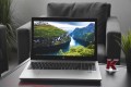 HP ProBook 650 G4 – ujęcie z tyłu, z tylnymi zawiasami i naklejka znamionowa